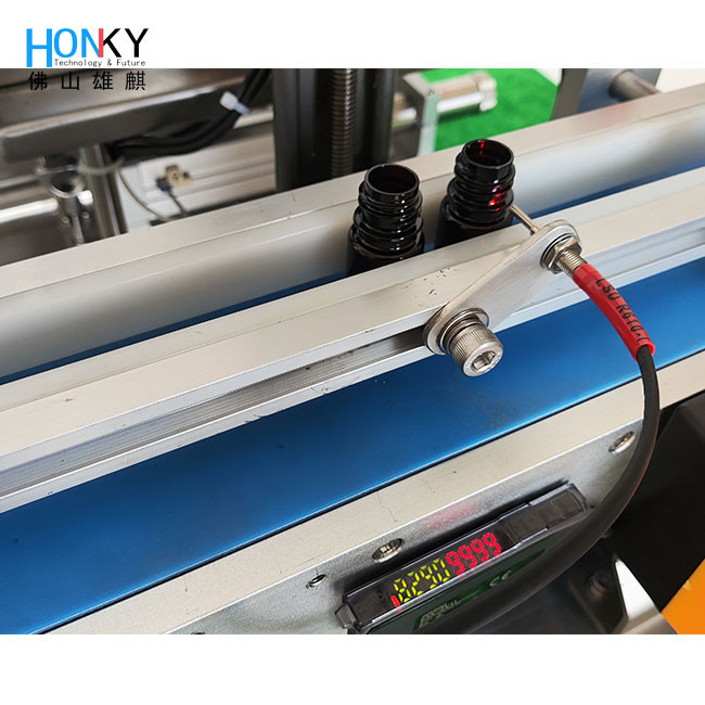 Desktop Conveyor Type Cream Paste Bottle Filling Machine With Q-R Pistom Pump For Small Batch Bottle Filling
