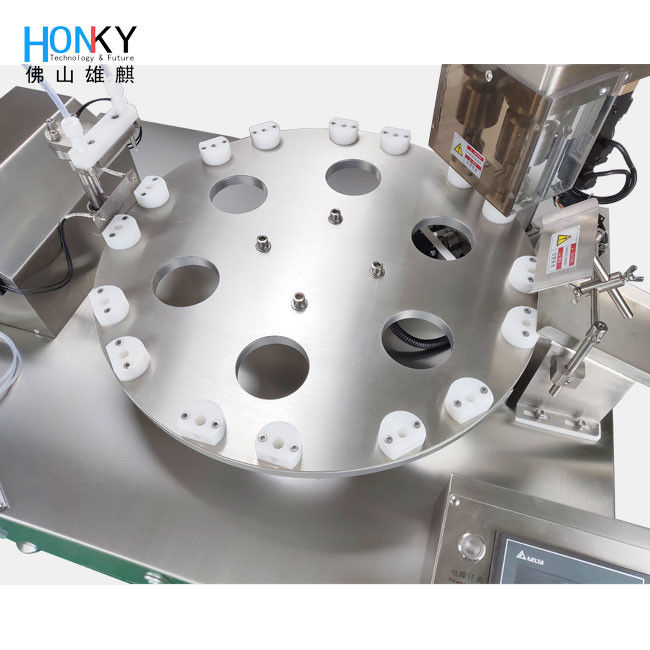 Macchina di riempimento e tappo di liquidi per bottiglie di piccole dimensioni con sistema a doppio canale per l'imballaggio di tubi di bottiglie di piccole dimensioni